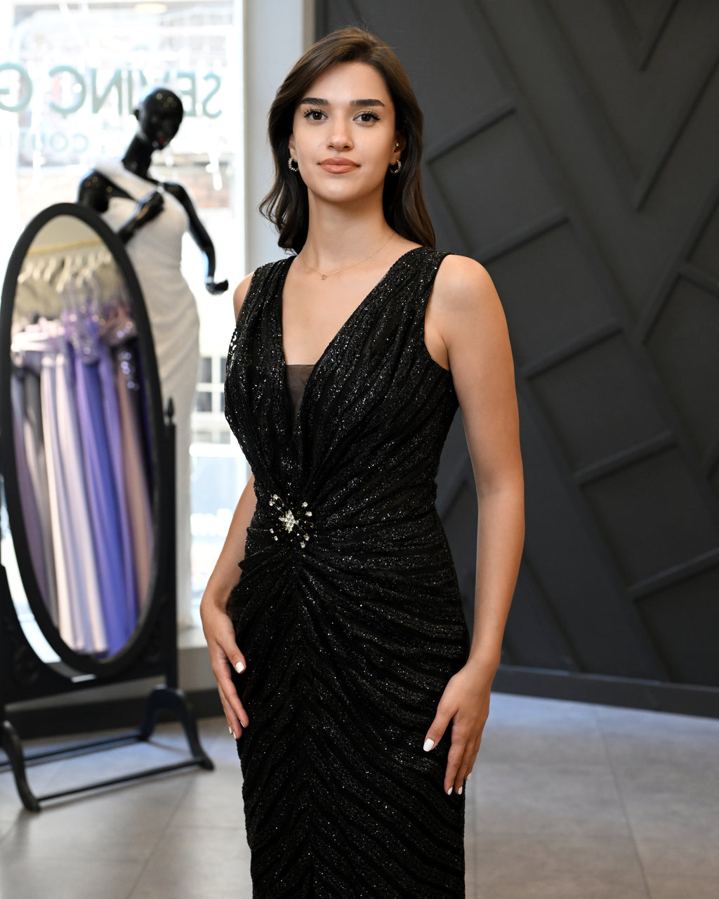 Kalın Askılı Simli Demonte Aksuarlı Uzun Siyah Elbise