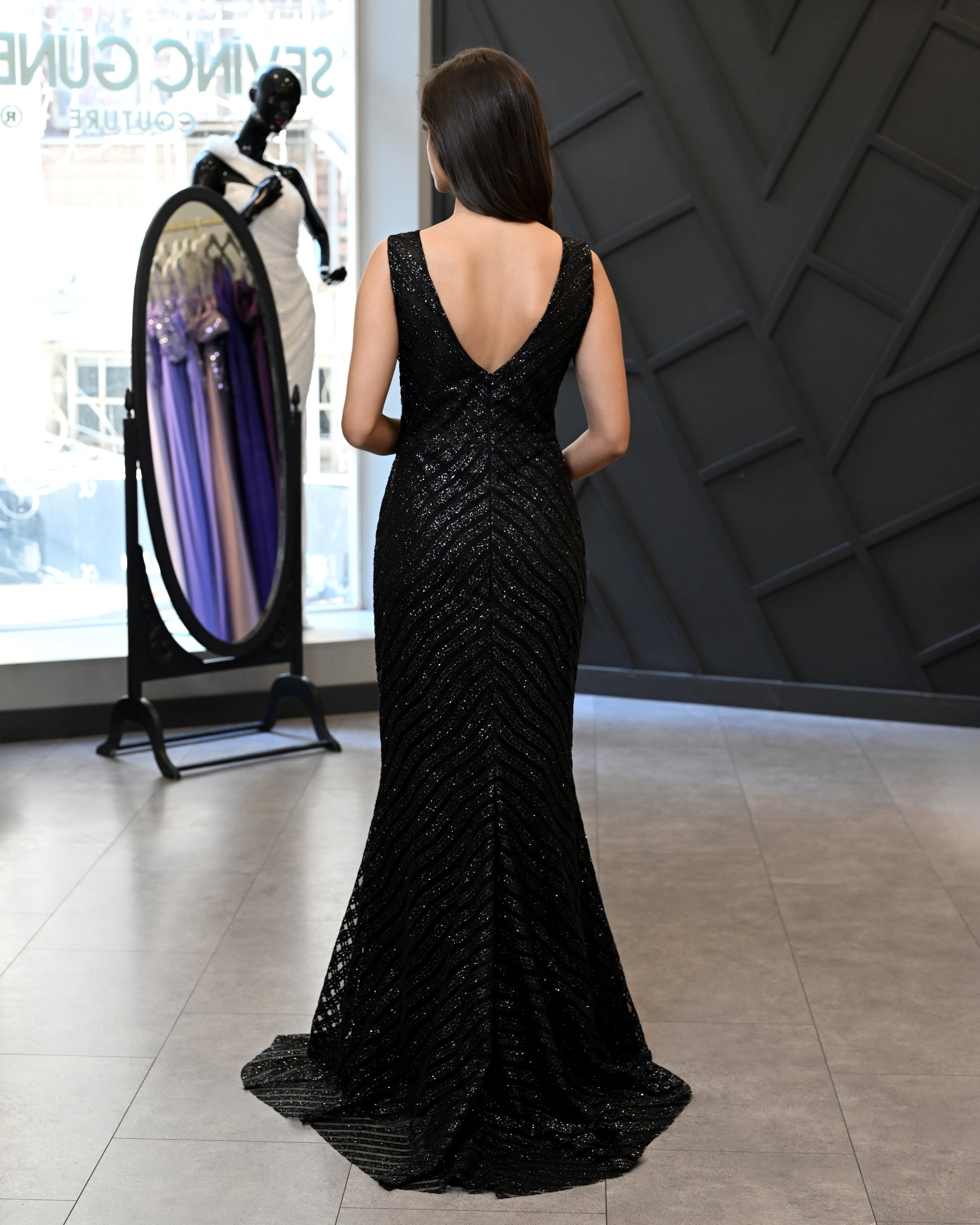 Kalın Askılı Simli Demonte Aksuarlı Uzun Siyah Elbise