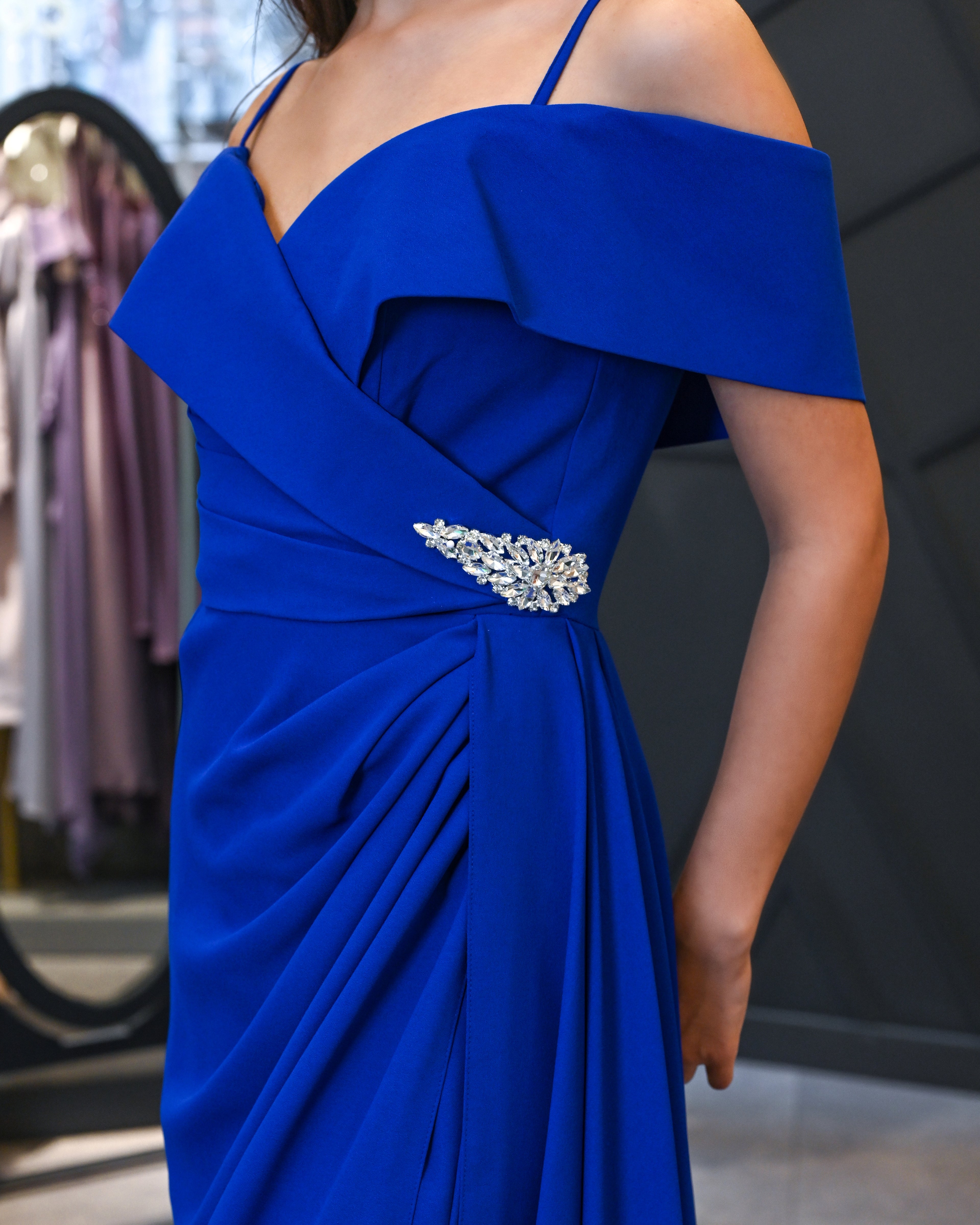 Carmen Yaka Taşlı Demonte Aksesuar Detaylı Uzun Abiye Elbise