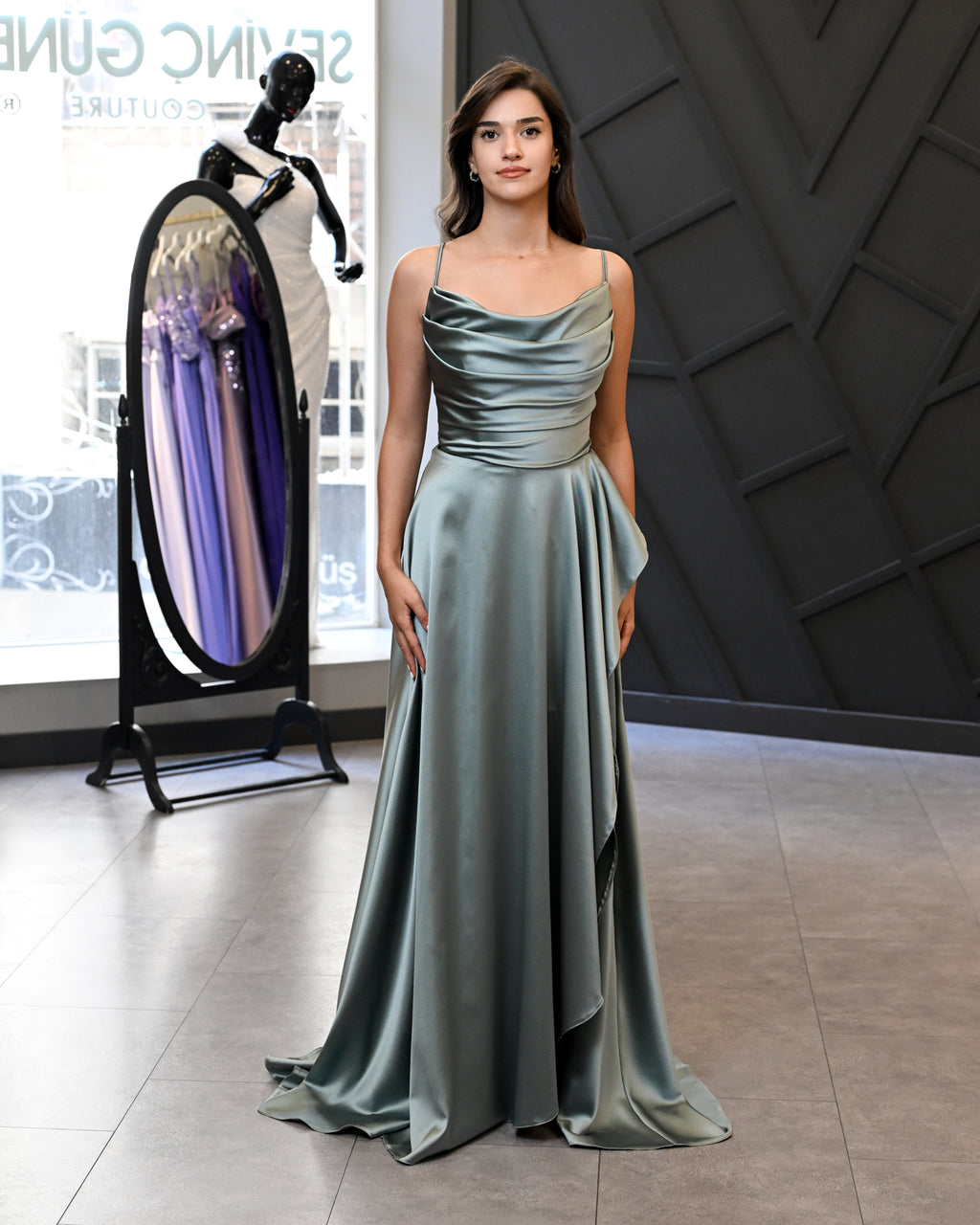 İp Askılı Degaje Yaka Uzun Abiye Elbise