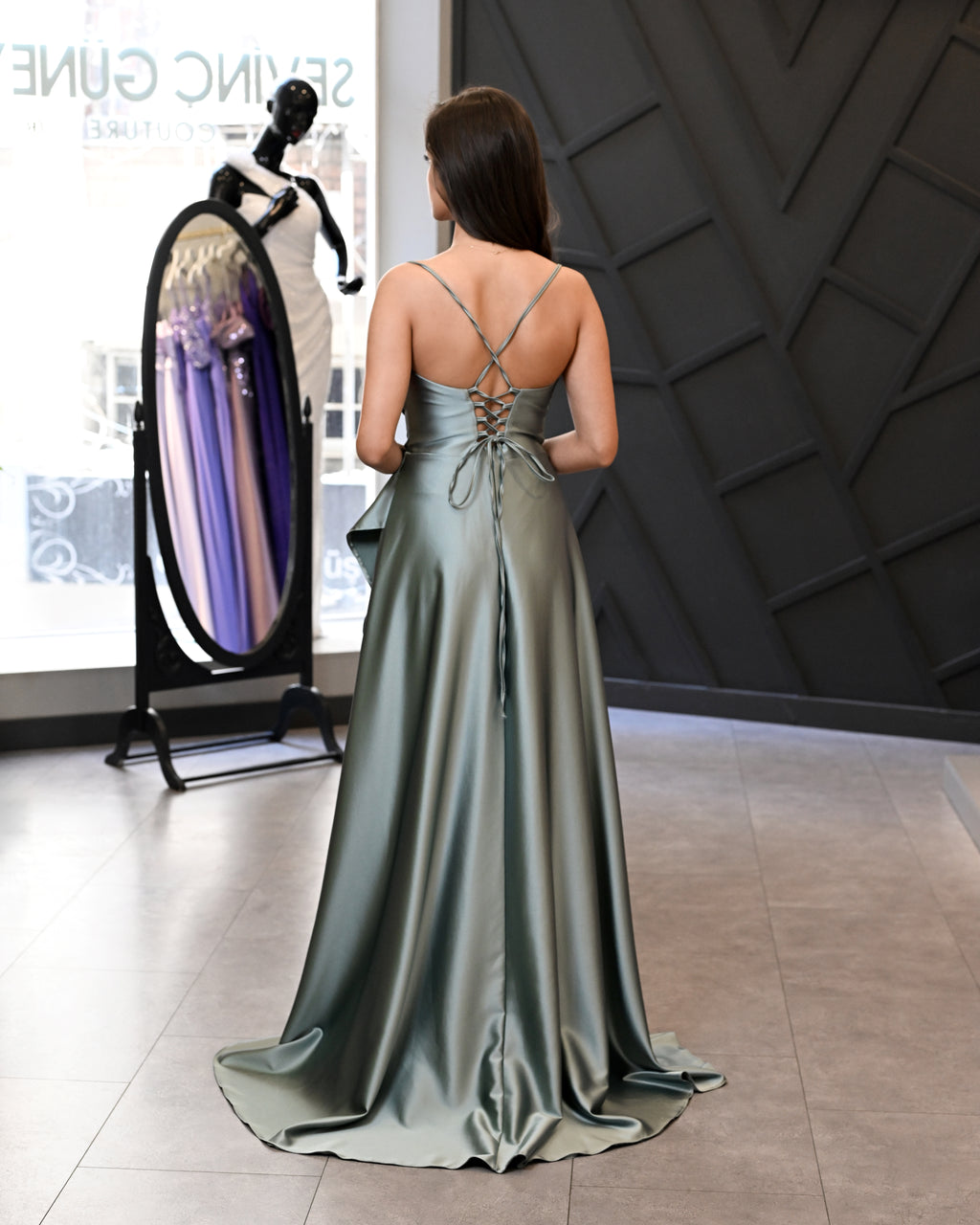 İp Askılı Degaje Yaka Uzun Abiye Elbise