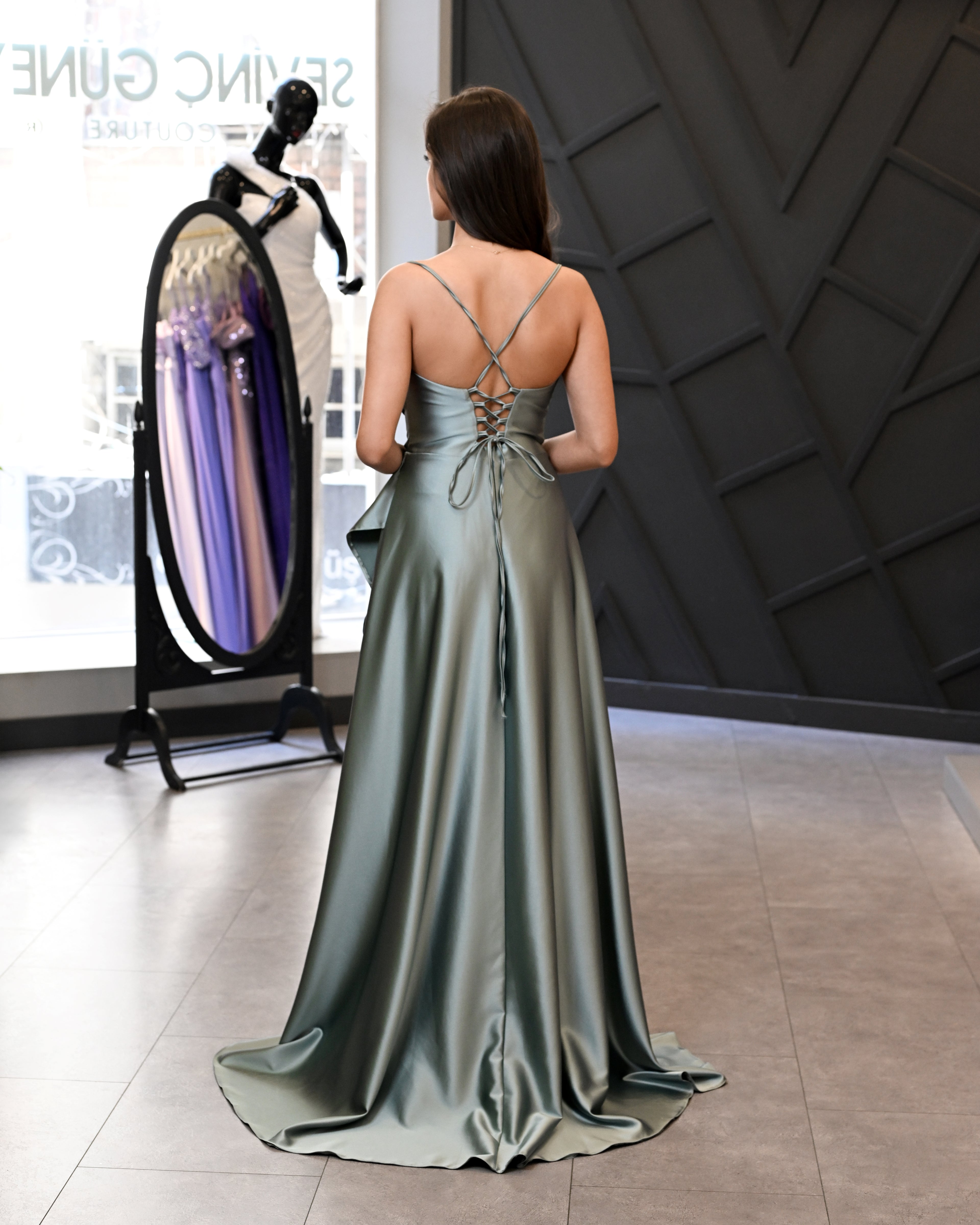 İp Askılı Degaje Yaka Uzun Abiye Elbise