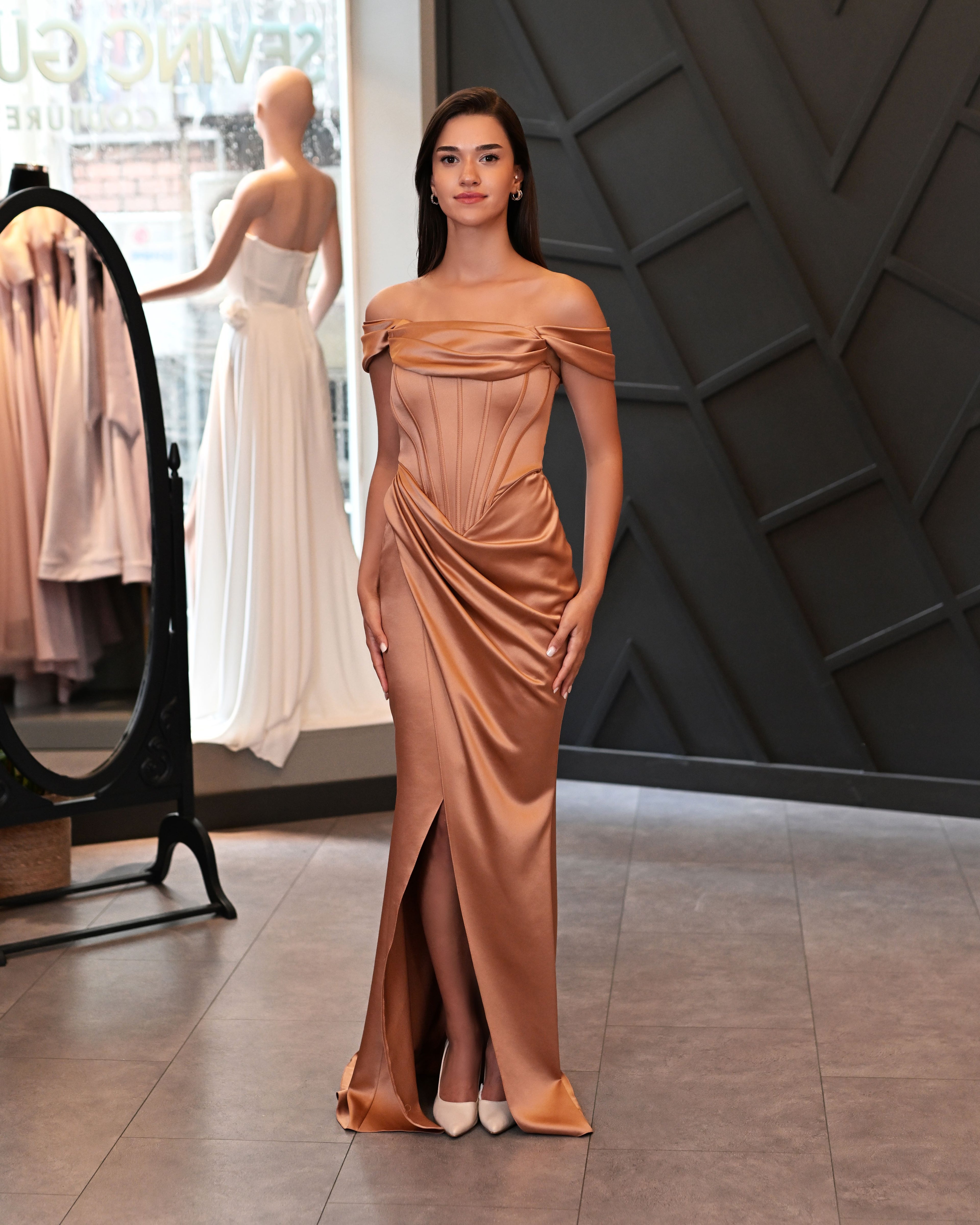 Düşük Kollu Saten Korsaj Beden Uzun Abiye Elbise