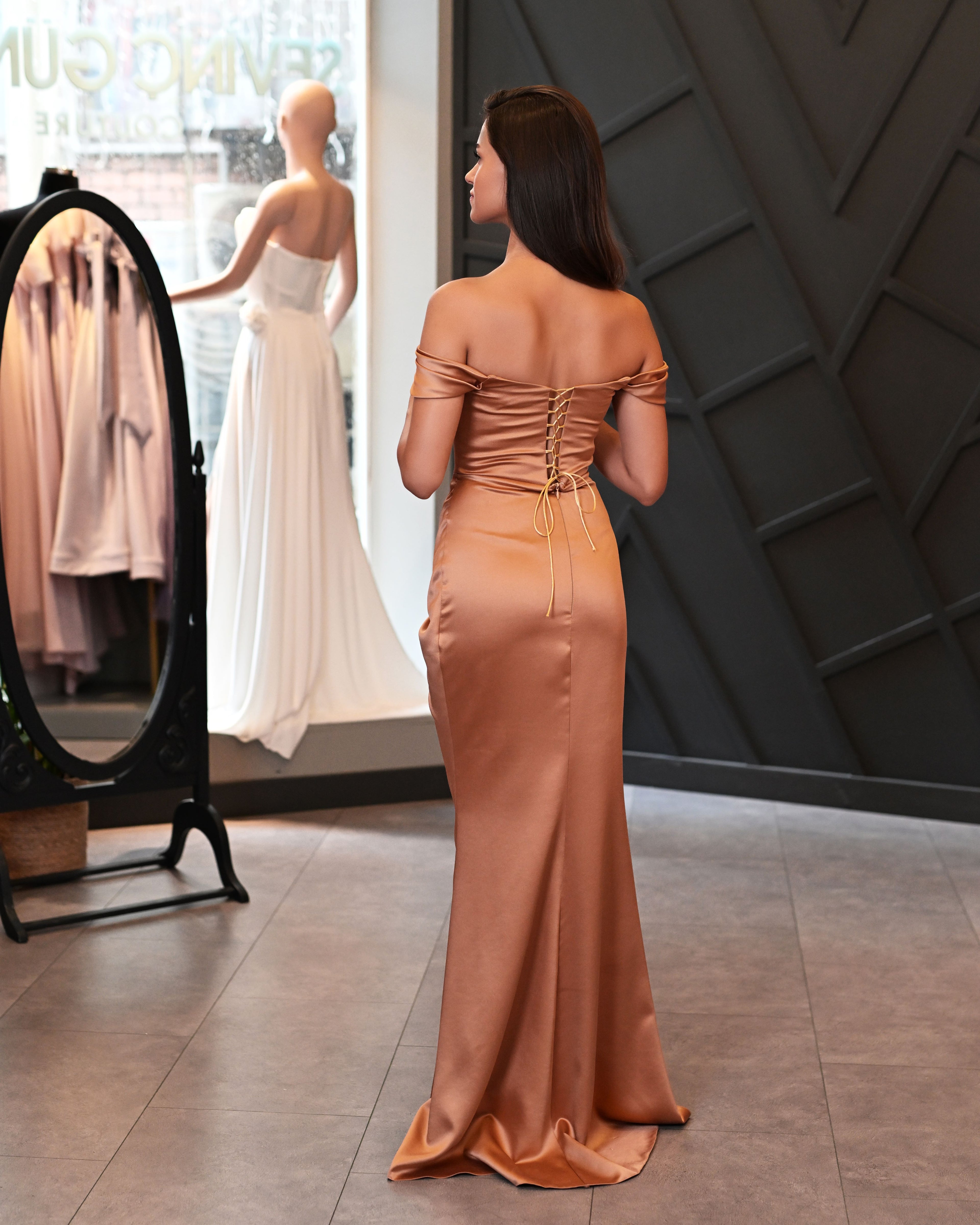 Düşük Kollu Saten Korsaj Beden Uzun Abiye Elbise