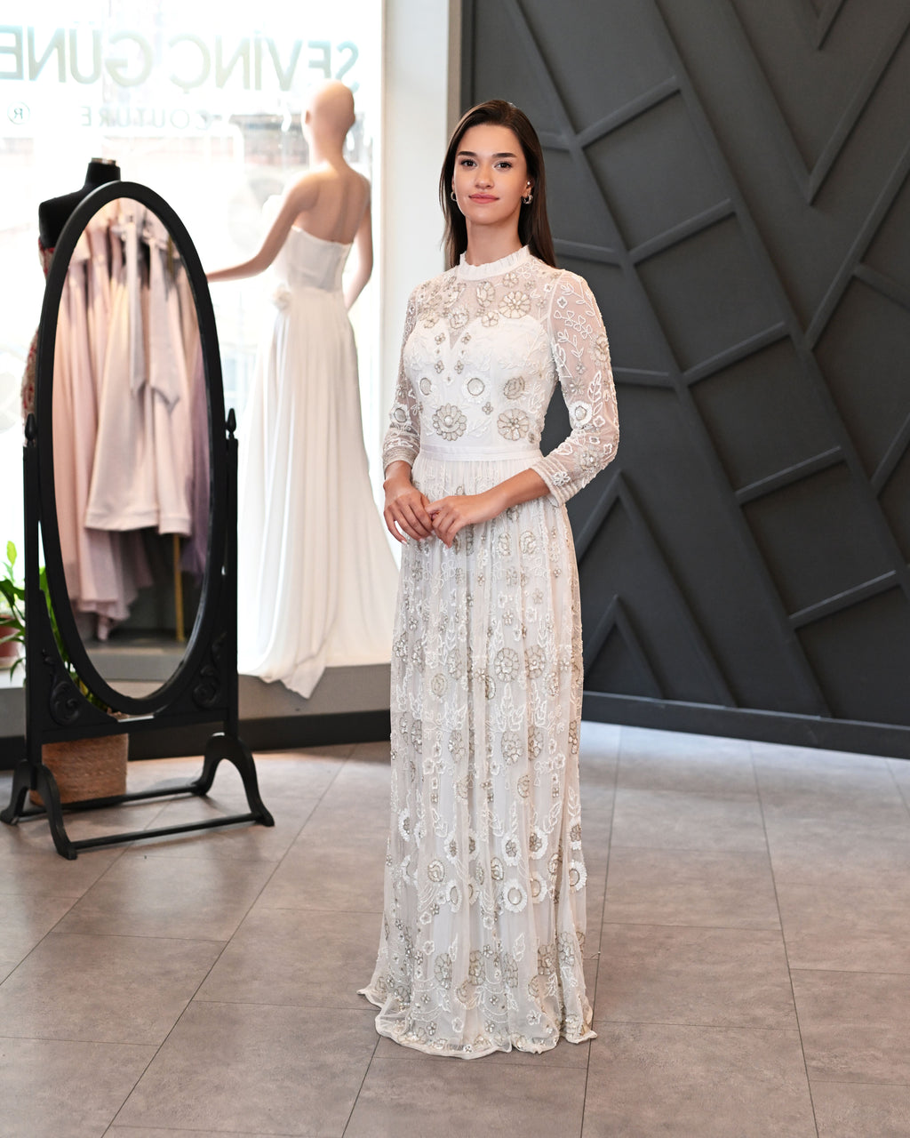 Kasnak Boncuk İşleme Beyaz Uzun Abiye Elbise