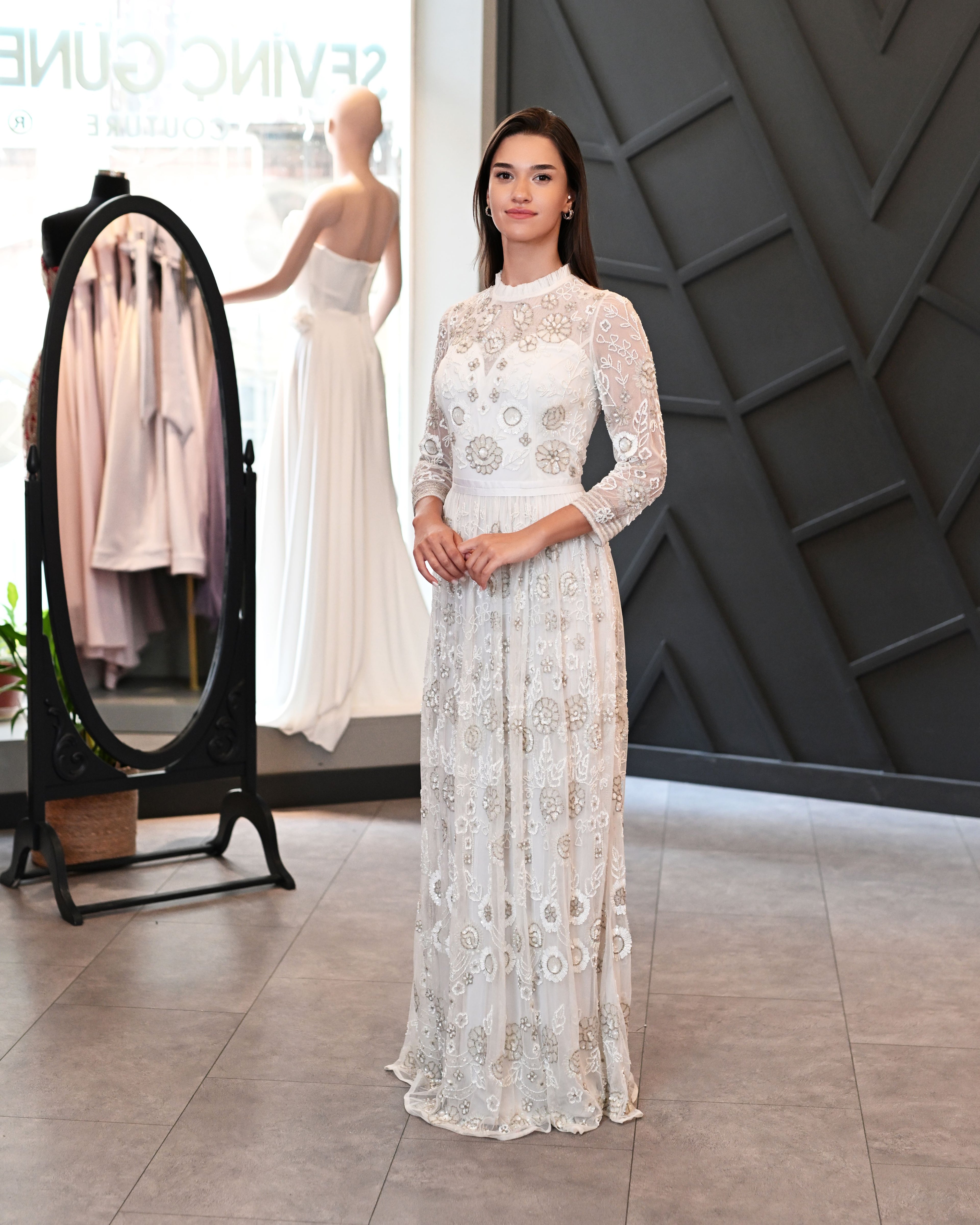 Kasnak Boncuk İşleme Beyaz Uzun Abiye Elbise