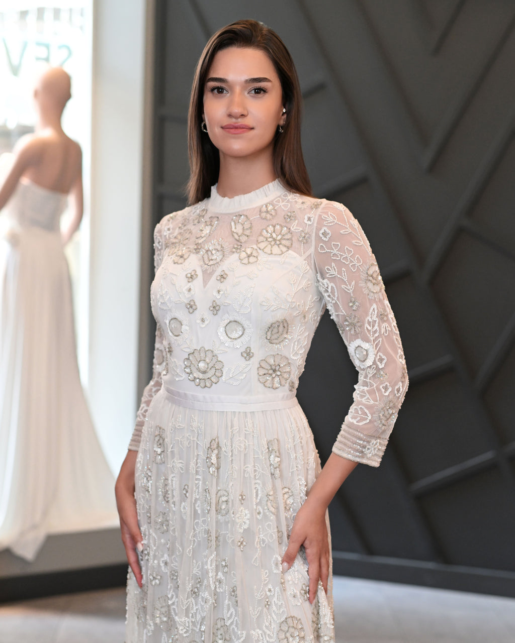 Kasnak Boncuk İşleme Beyaz Uzun Abiye Elbise