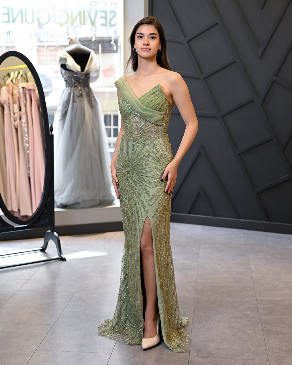 Boncuklu Kumaştan Tek Omuz Uzun Abiye Elbise