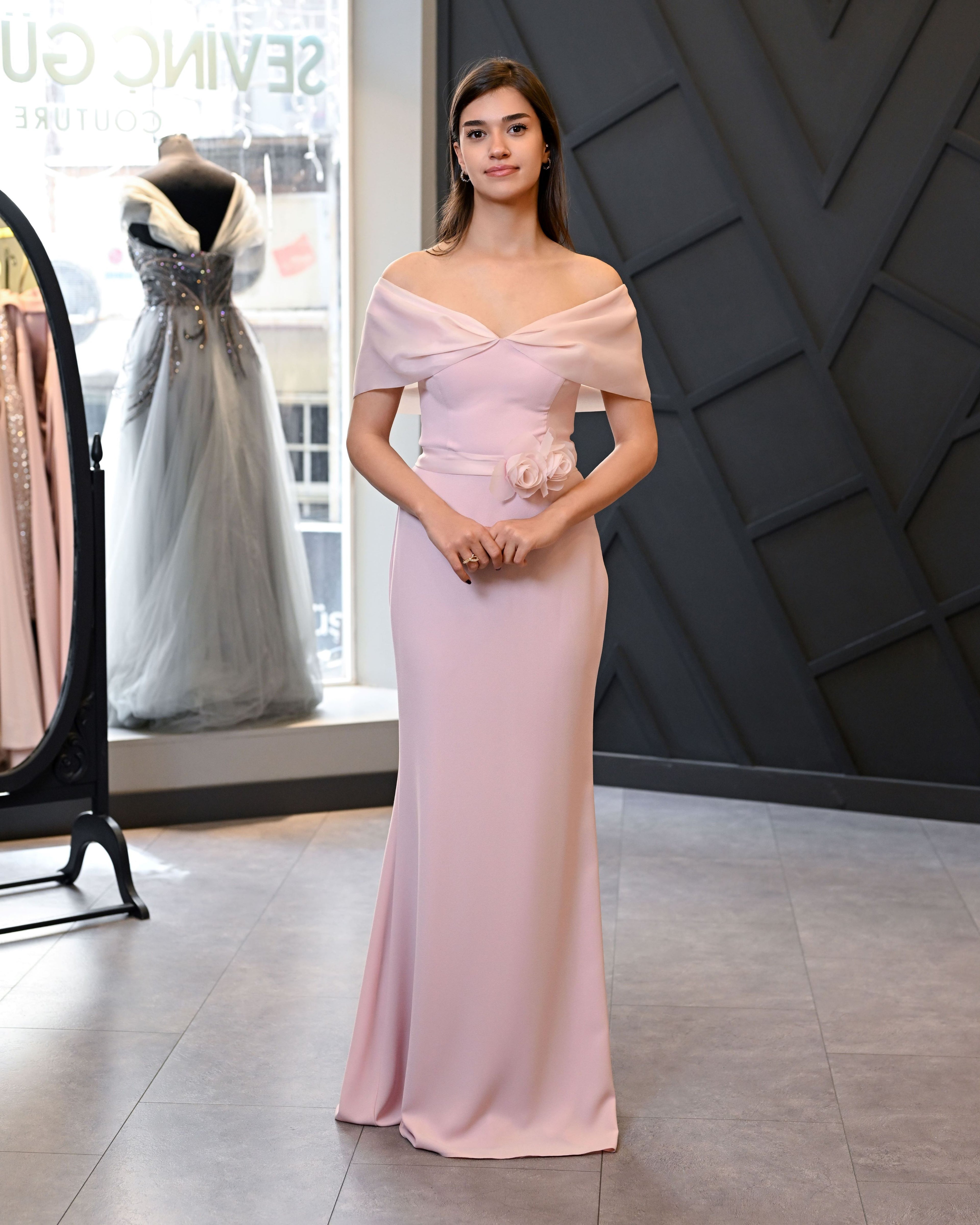 Carmen Yaka İnce Krep Uzun Abiye Elbise