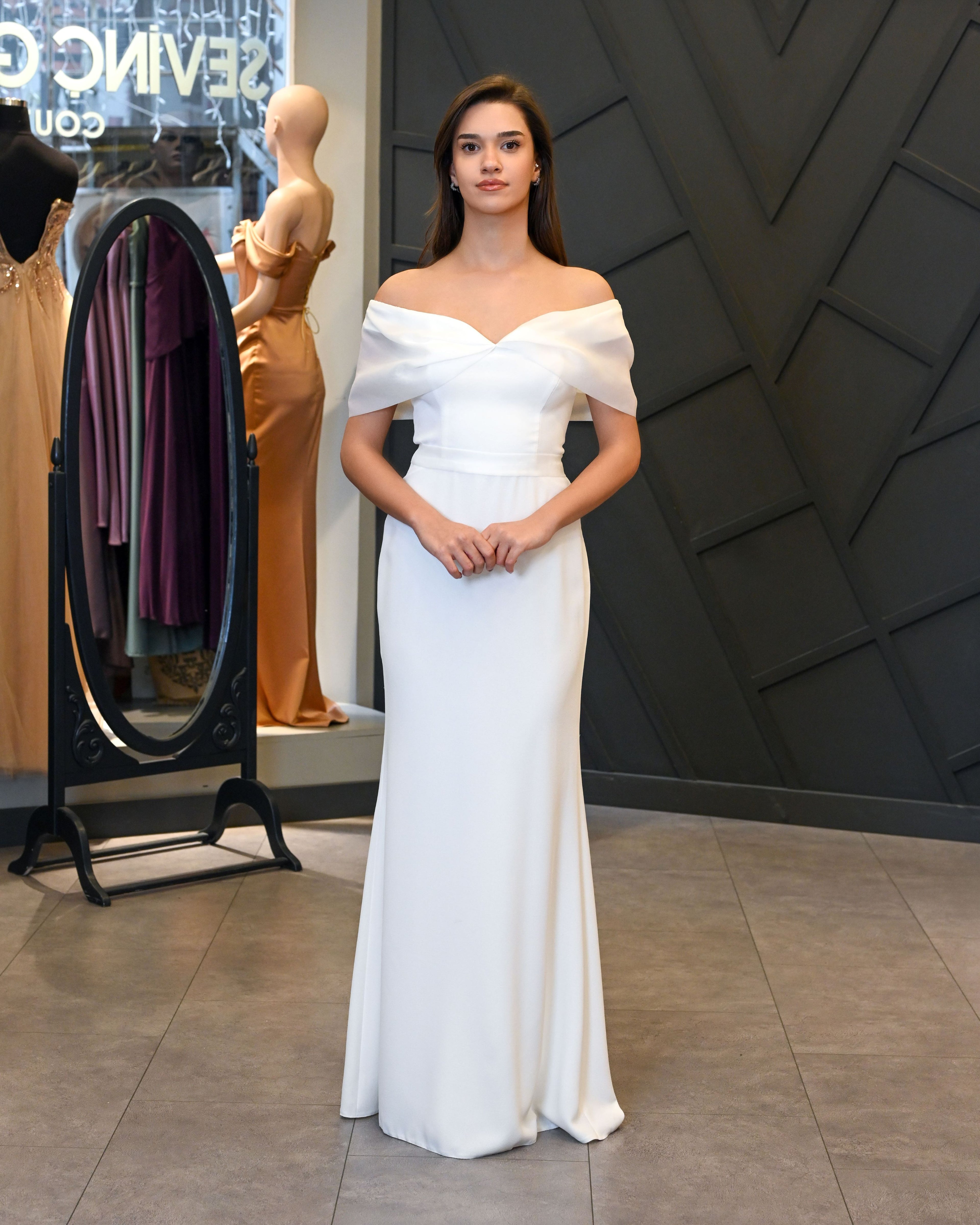 Carmen Yaka  Krep Beyaz Uzun Abiye Elbise