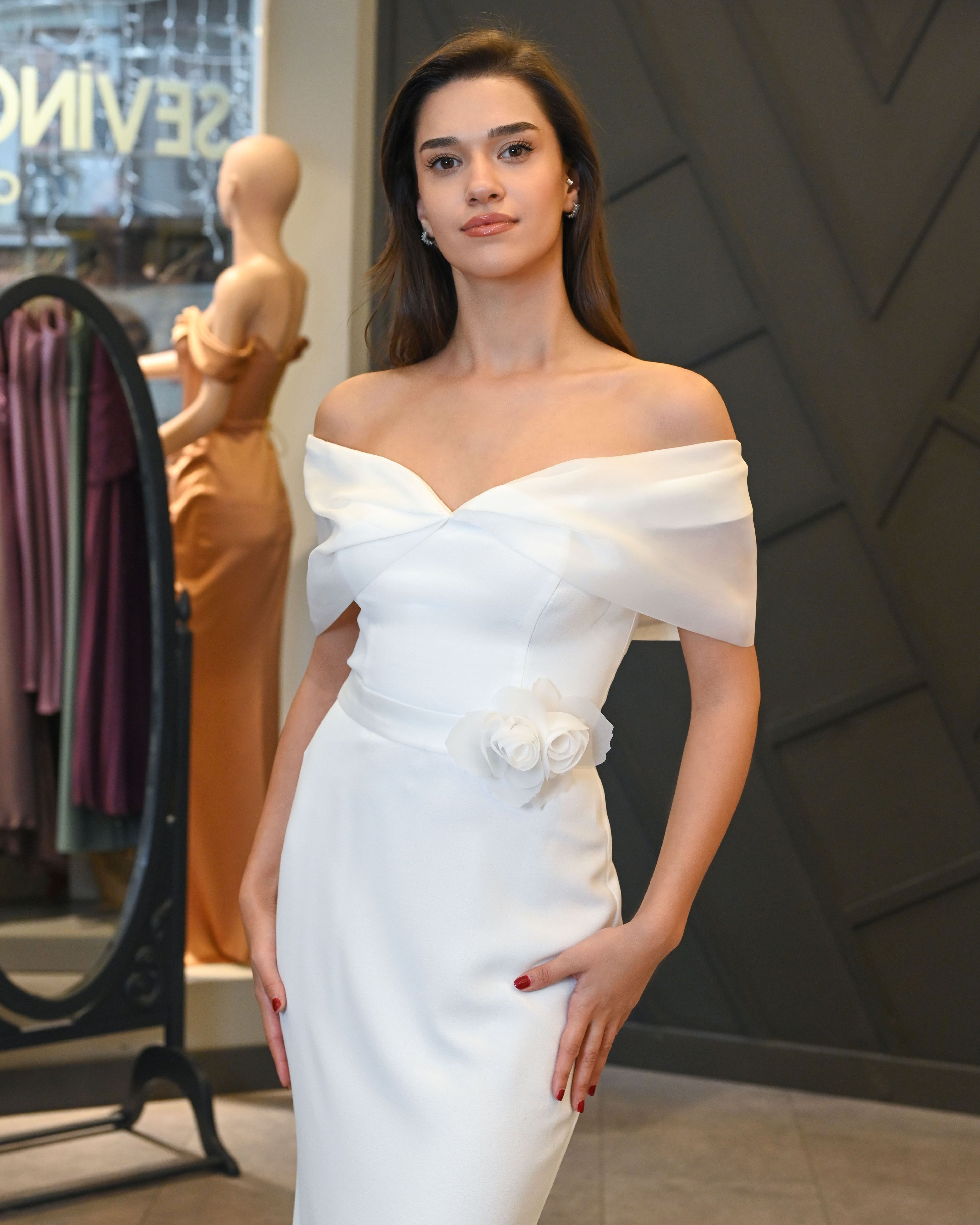 Carmen Yaka  Krep Beyaz Uzun Abiye Elbise