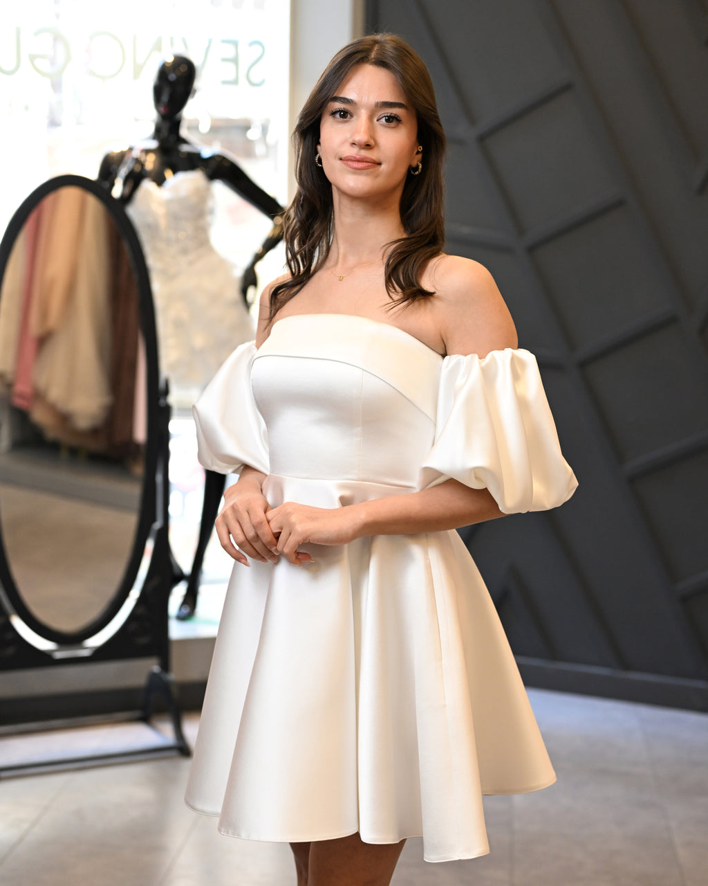 Kısa Kollu Straplez Mini Abiye Elbise