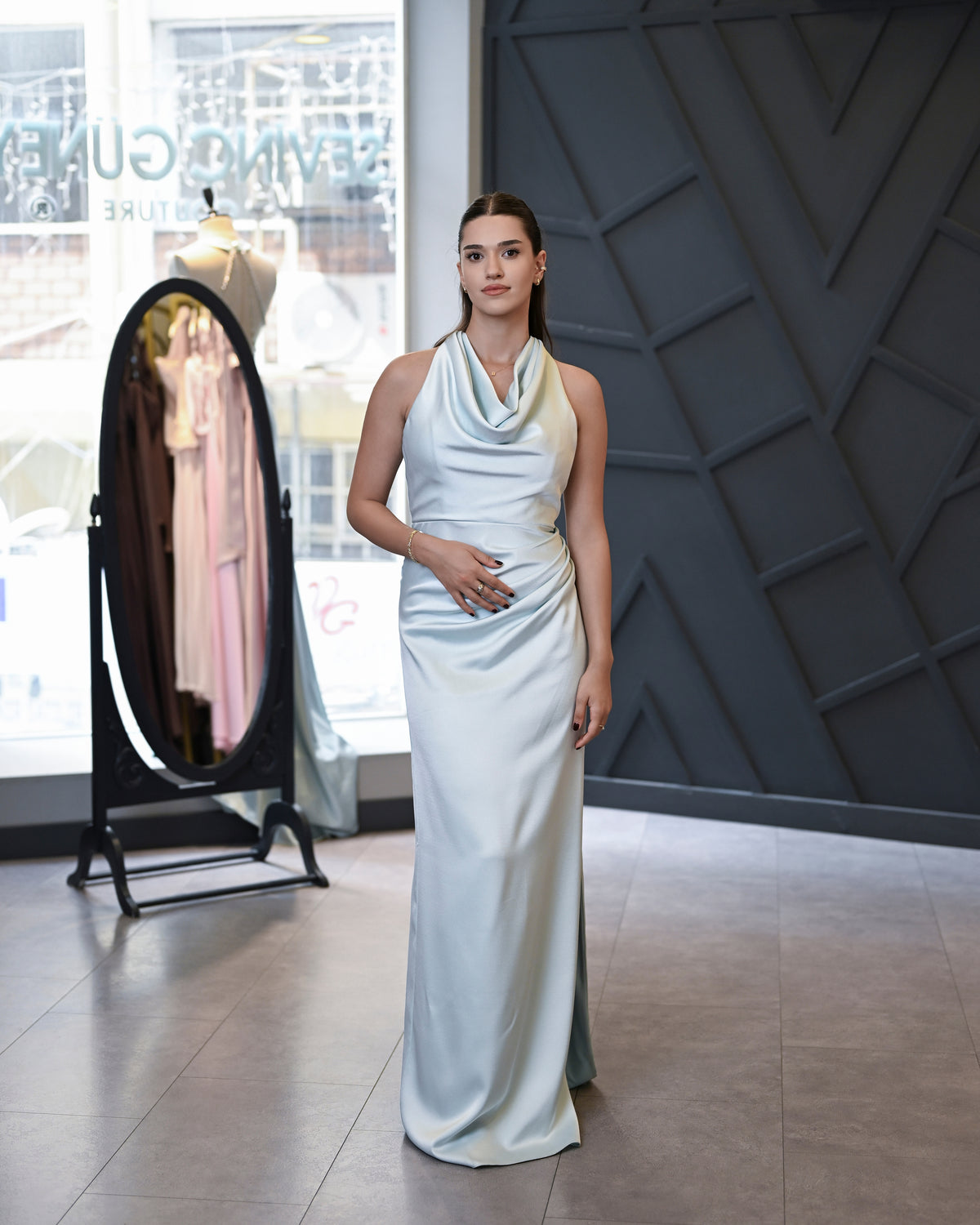 Degaje/Halter Yaka Vücuda Oturan Yırtmaçlı Abiye Elbise (Söz/Nişan/Nikah)