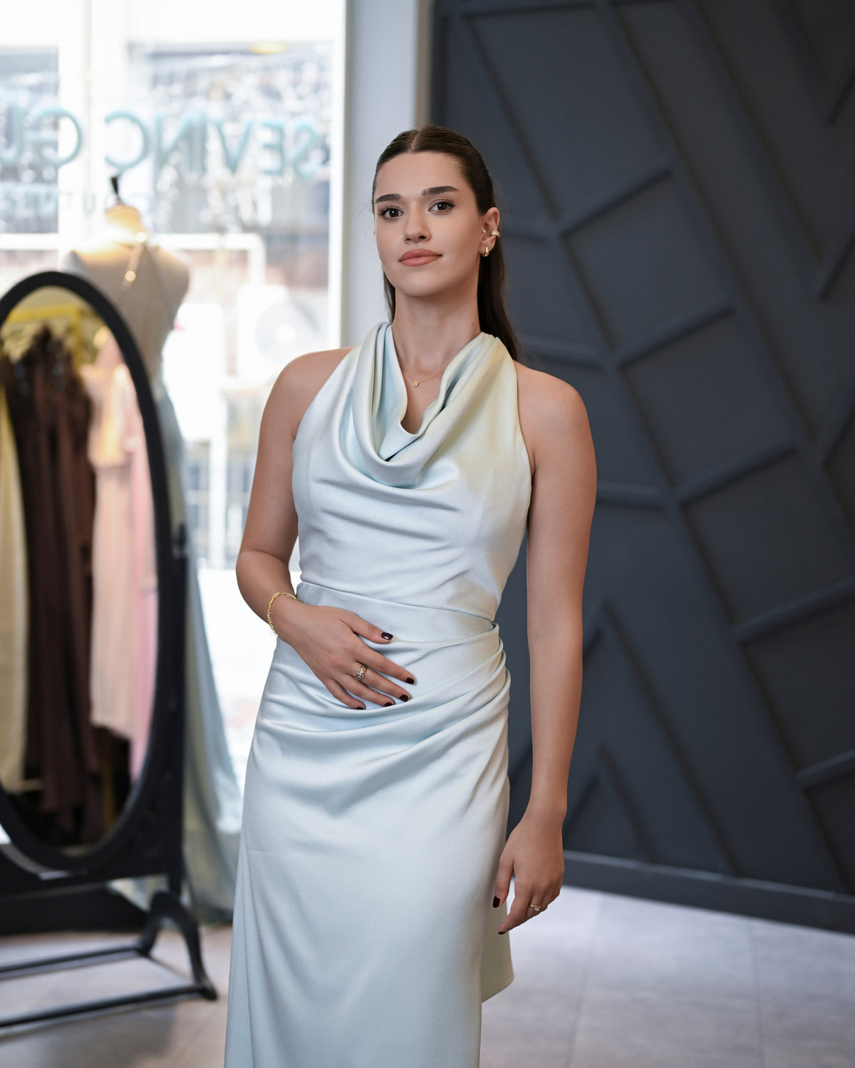 Degaje/Halter Yaka Vücuda Oturan Yırtmaçlı Abiye Elbise (Söz/Nişan/Nikah)