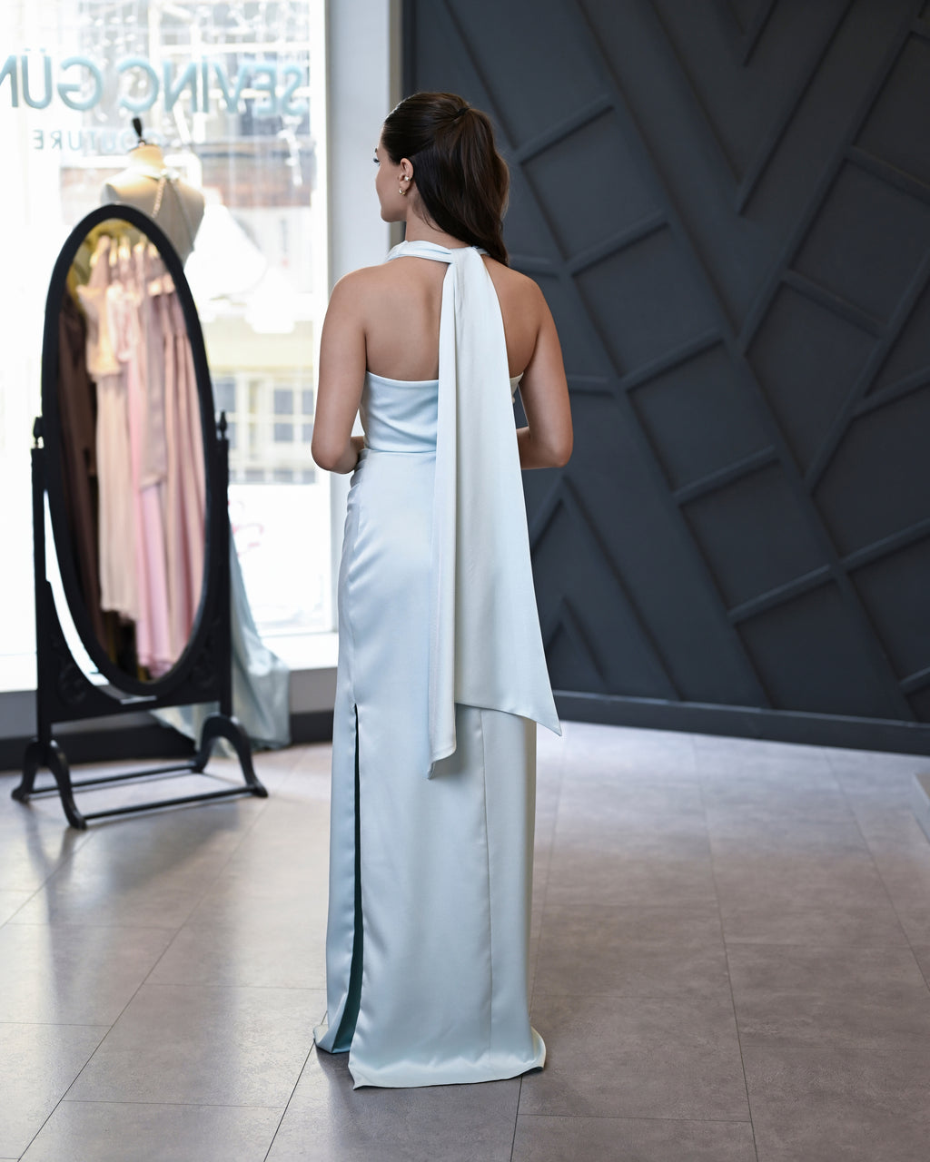 Degaje/Halter Yaka Vücuda Oturan Yırtmaçlı Abiye Elbise (Söz/Nişan/Nikah)