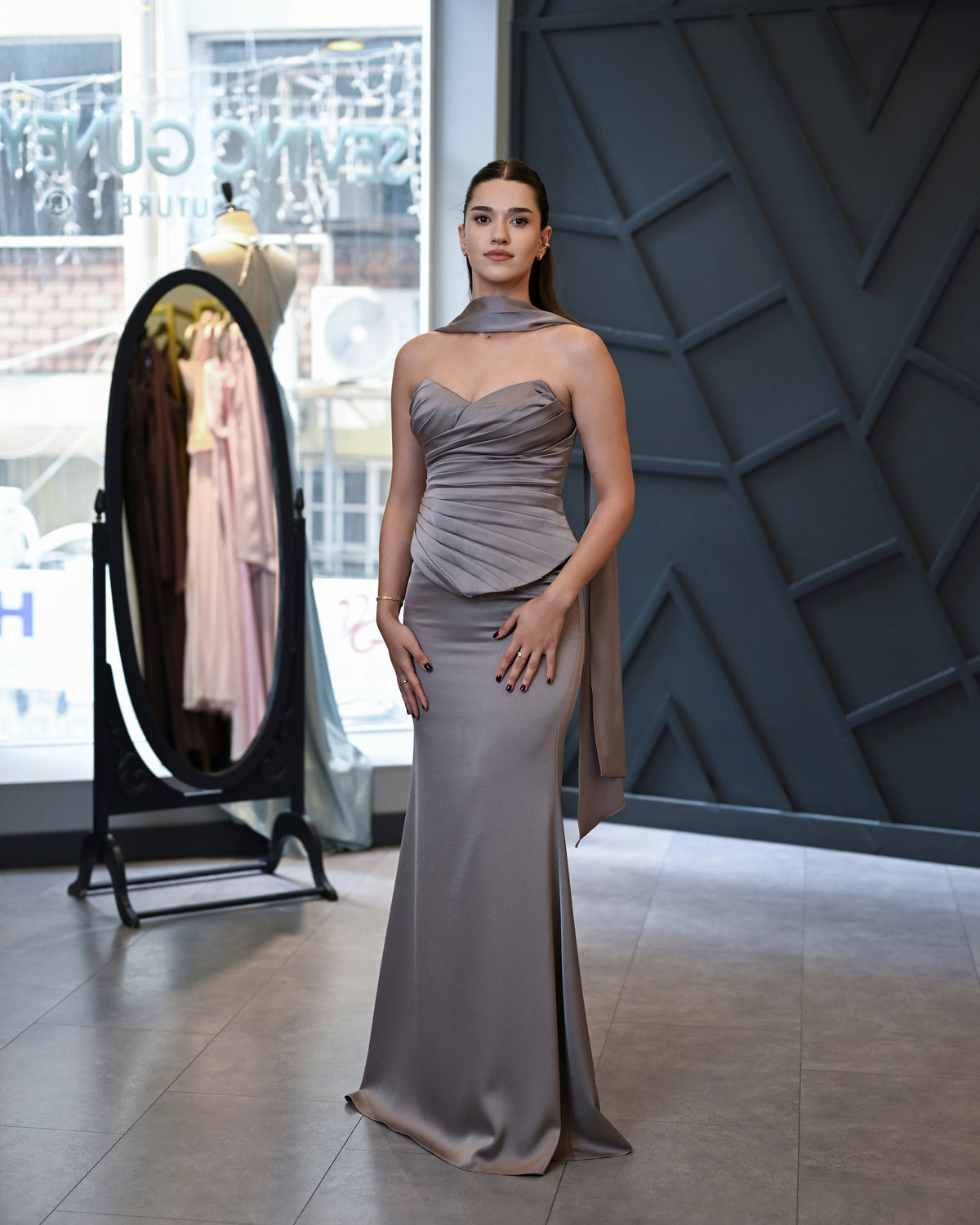 Straplez Drape Beden Şallı Lüks Saten Uzun Abiye Elbise