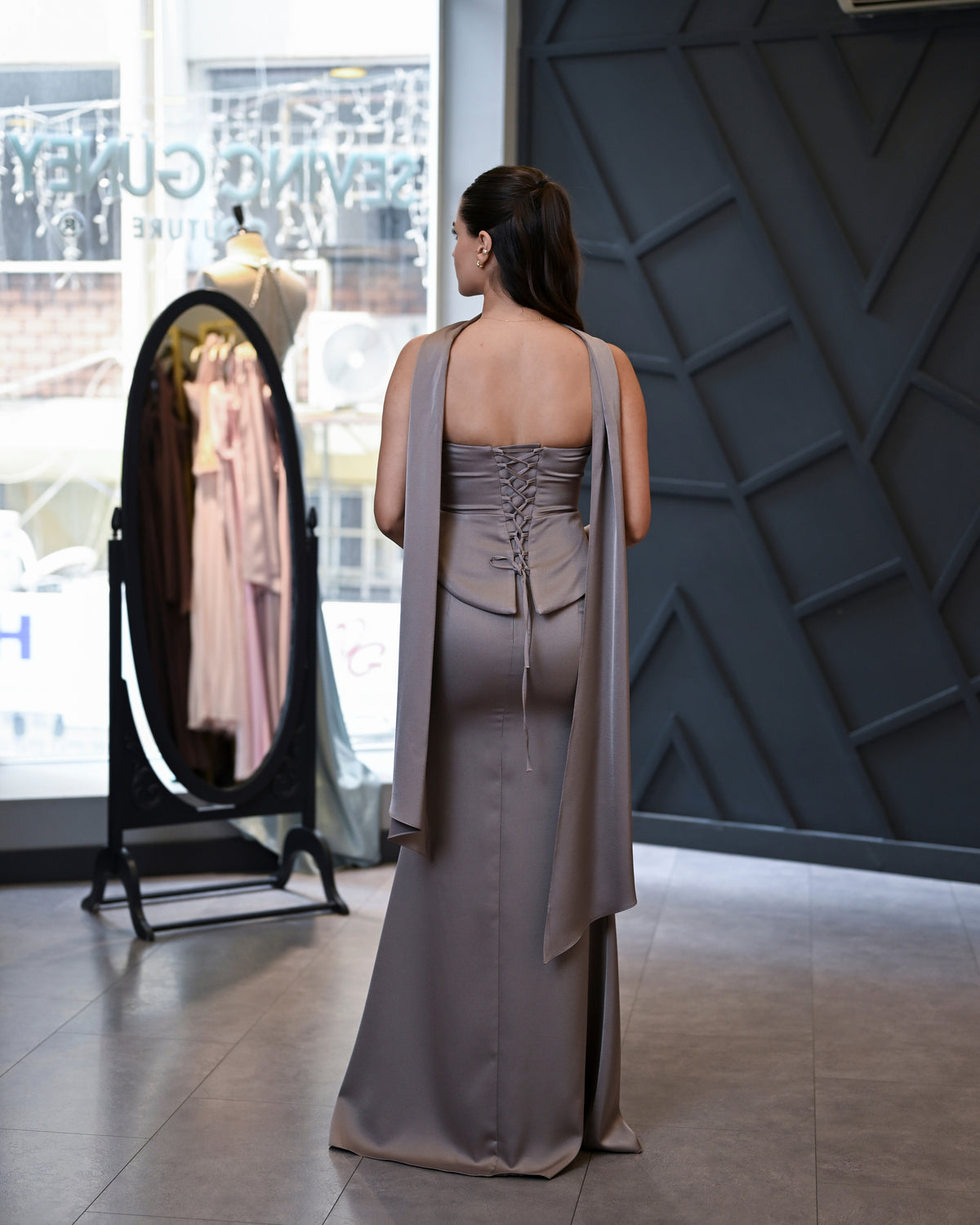 Straplez Drape Beden Şallı Lüks Saten Uzun Abiye Elbise