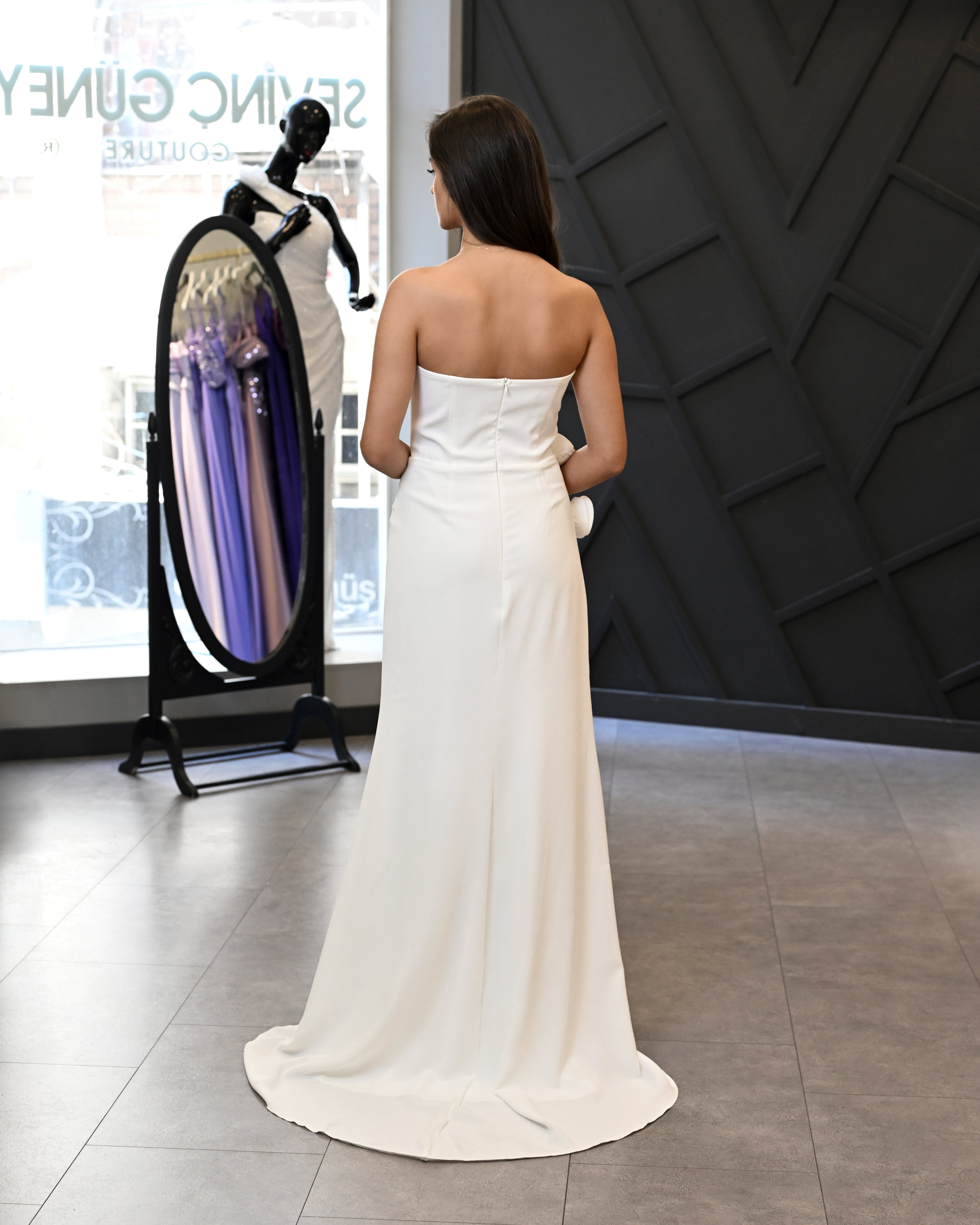 Straplez Çiçek Detaylı Dökümlü Krep Abiye Elbise