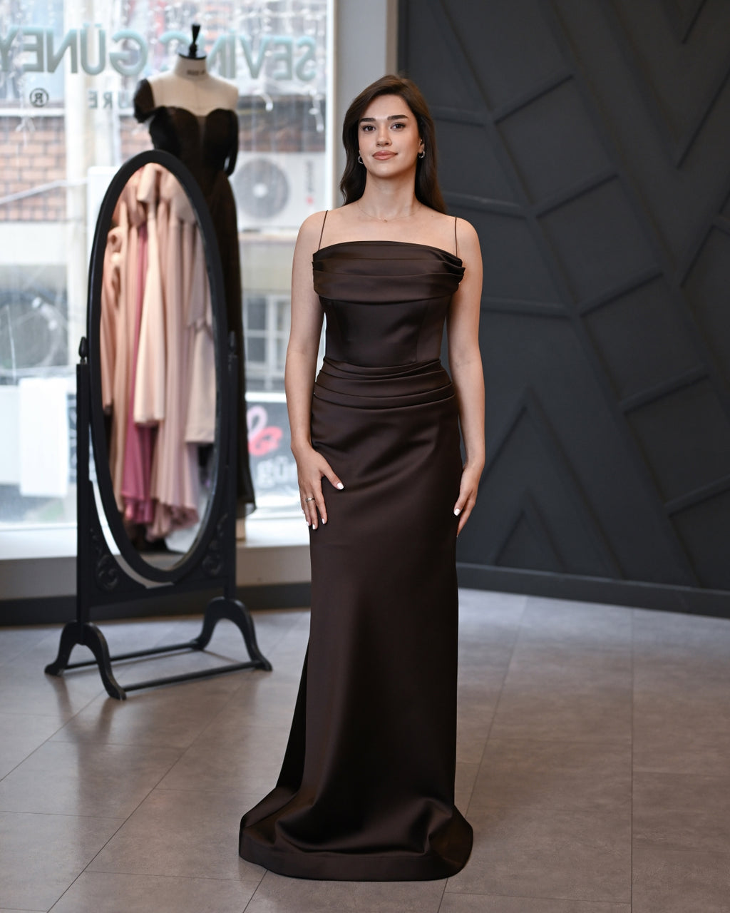 Drape Detaylı Tok Satenden Uzun Balık Abiye Elbise