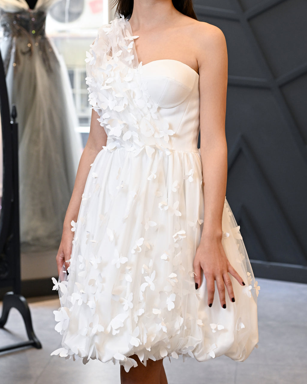 Tek Omuz Beyaz Tasarım Mini Abiye Elbise