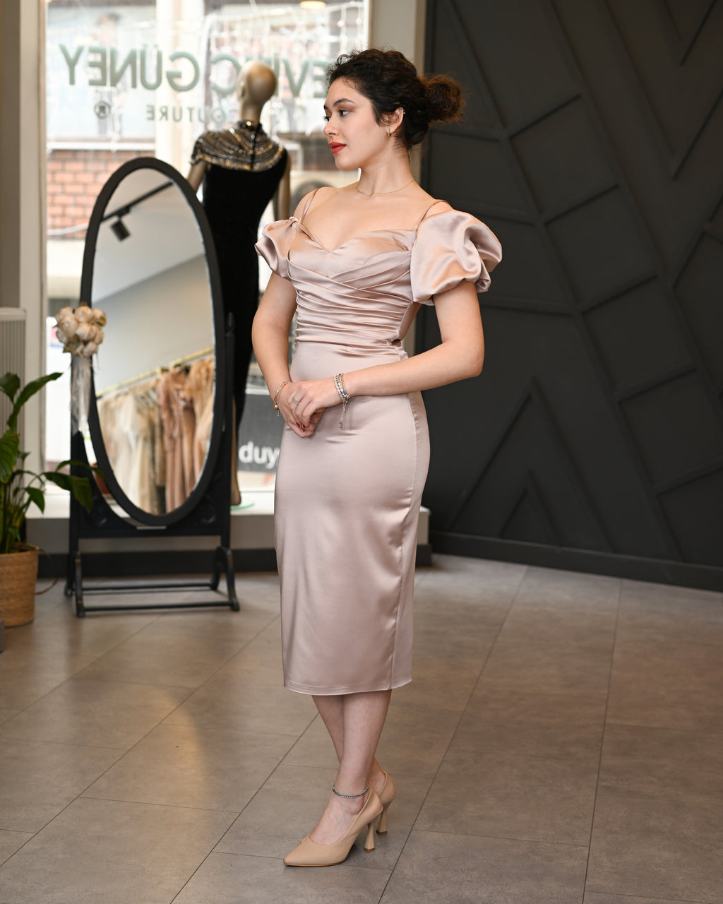 Kısa kollu Saten Midi Abiye Elbise