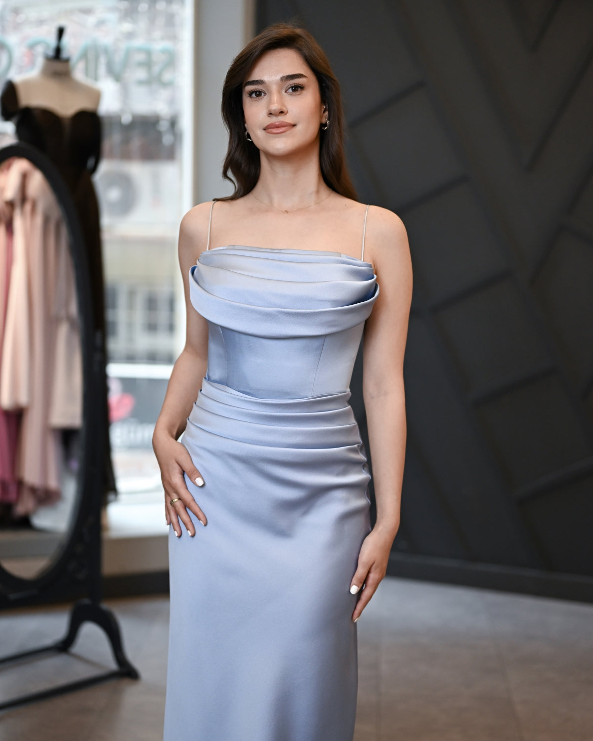 Drape Detaylı Tok Satenden Uzun Balık Abiye Elbise