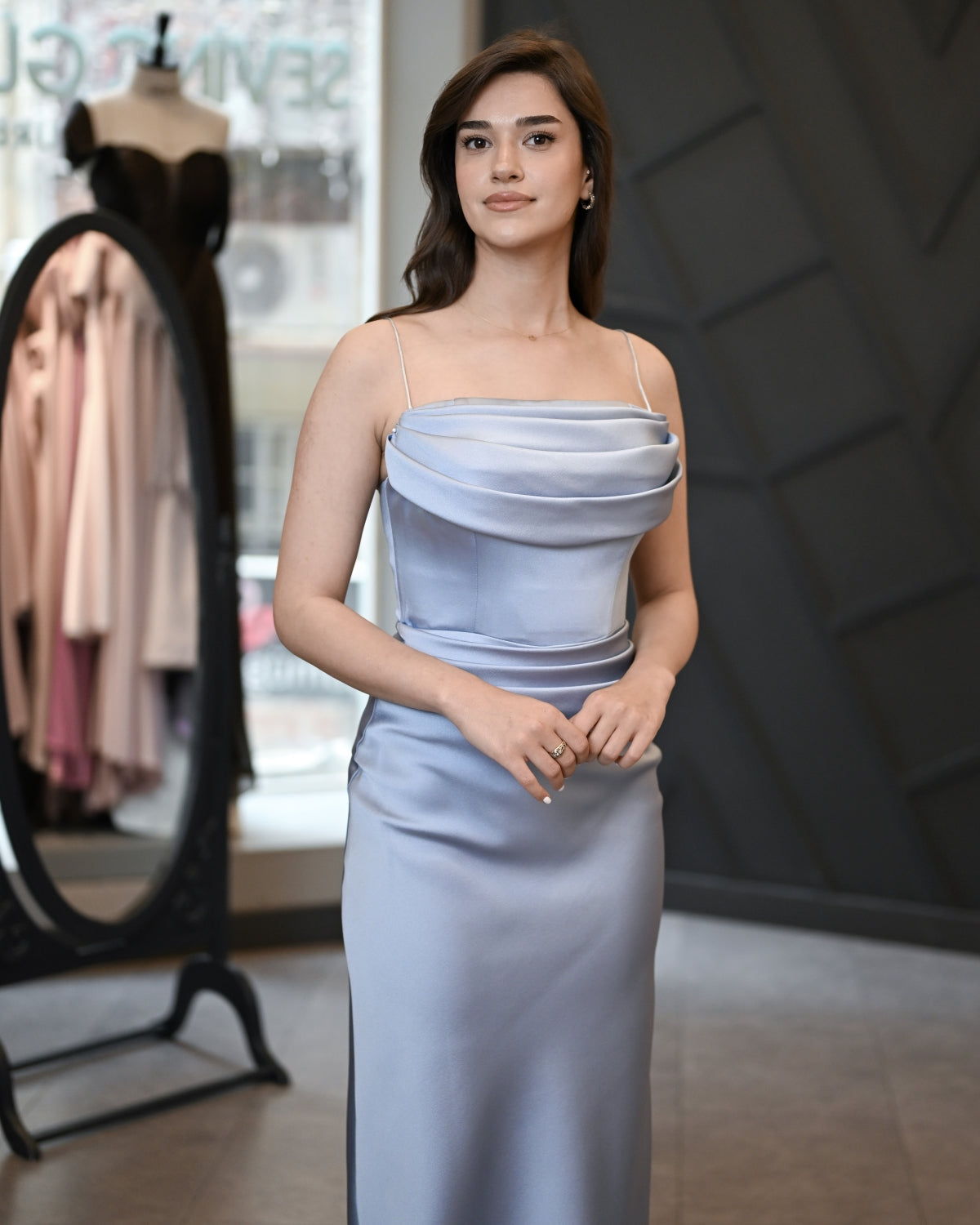 Drape Detaylı Tok Satenden Uzun Balık Abiye Elbise