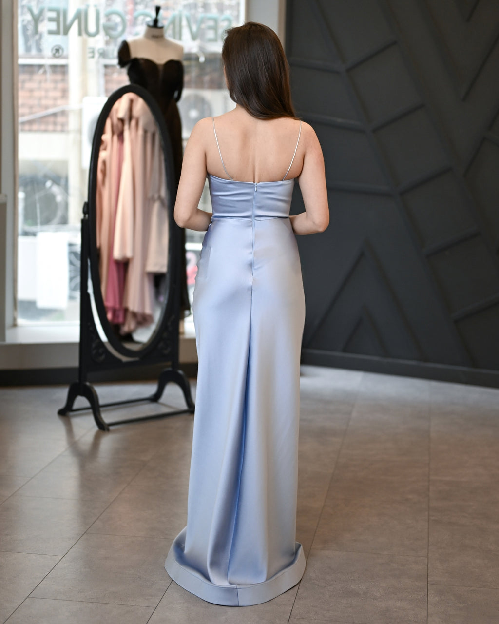Drape Detaylı Tok Satenden Uzun Balık Abiye Elbise