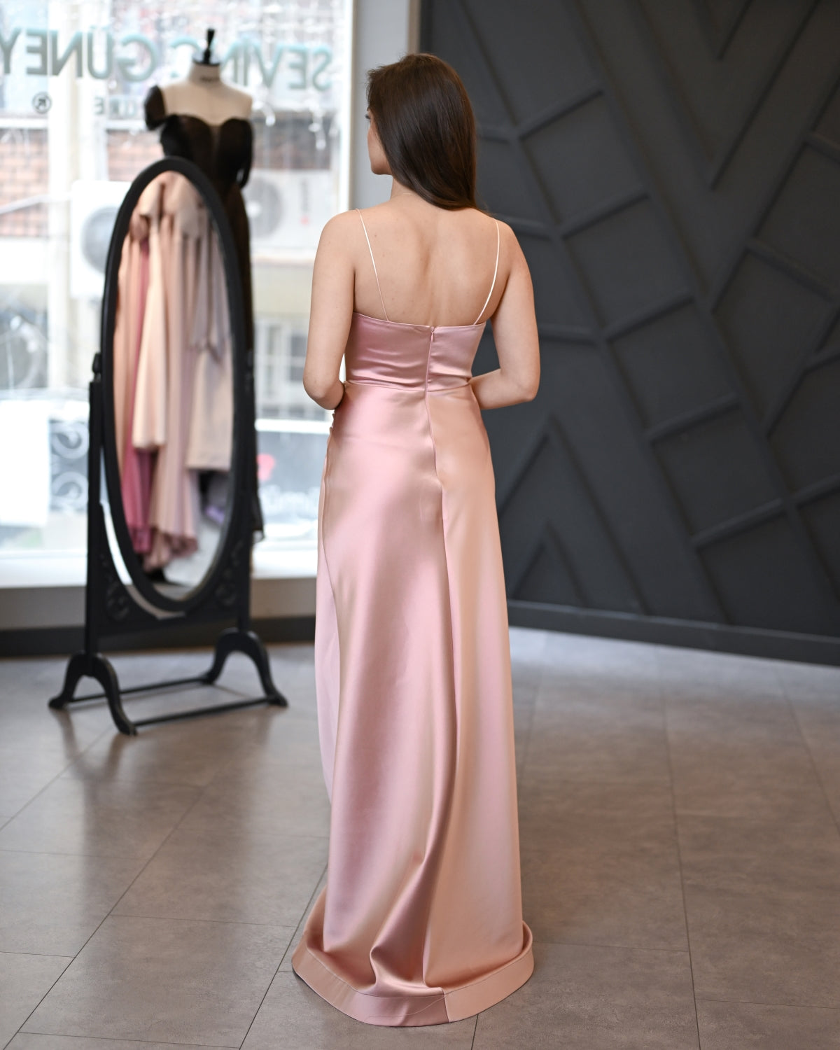 Drape Detaylı Tok Satenden Uzun Balık Abiye Elbise
