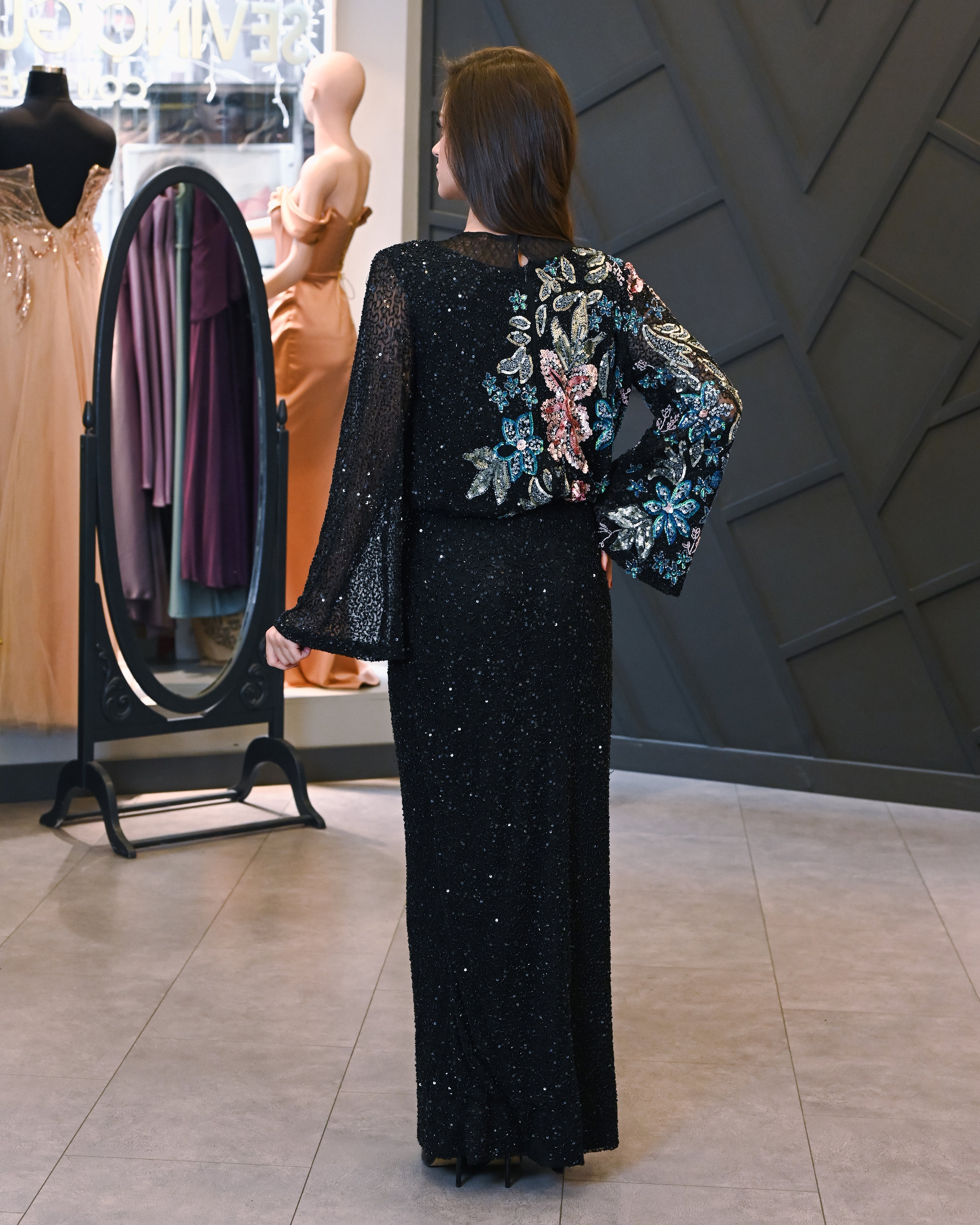 Tesettüre Uygun Boncuk El İşleme Uzun Abiye Elbise(Daha önce kiralanmıştır)