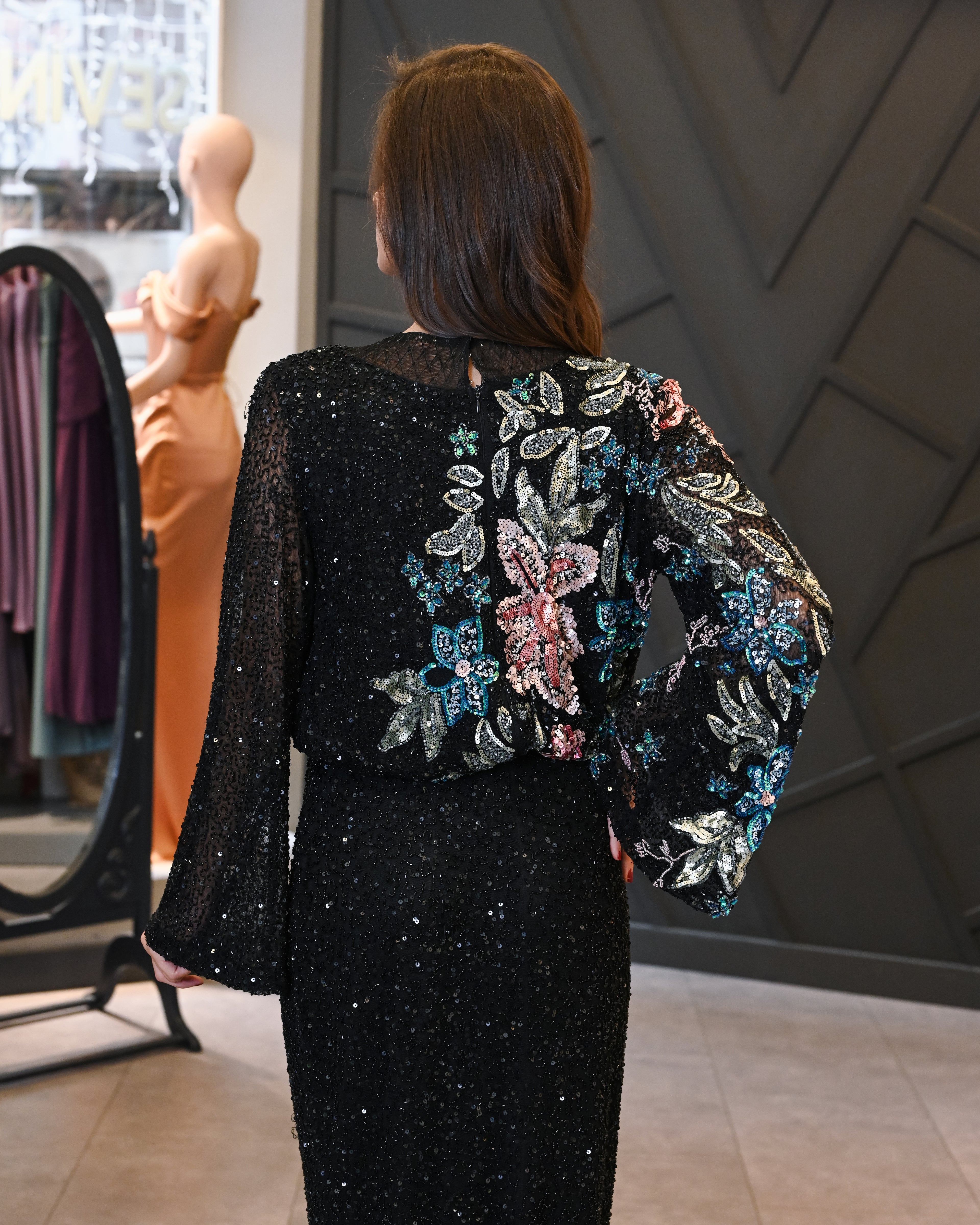 Tesettüre Uygun Boncuk El İşleme Uzun Abiye Elbise(Daha önce kiralanmıştır)