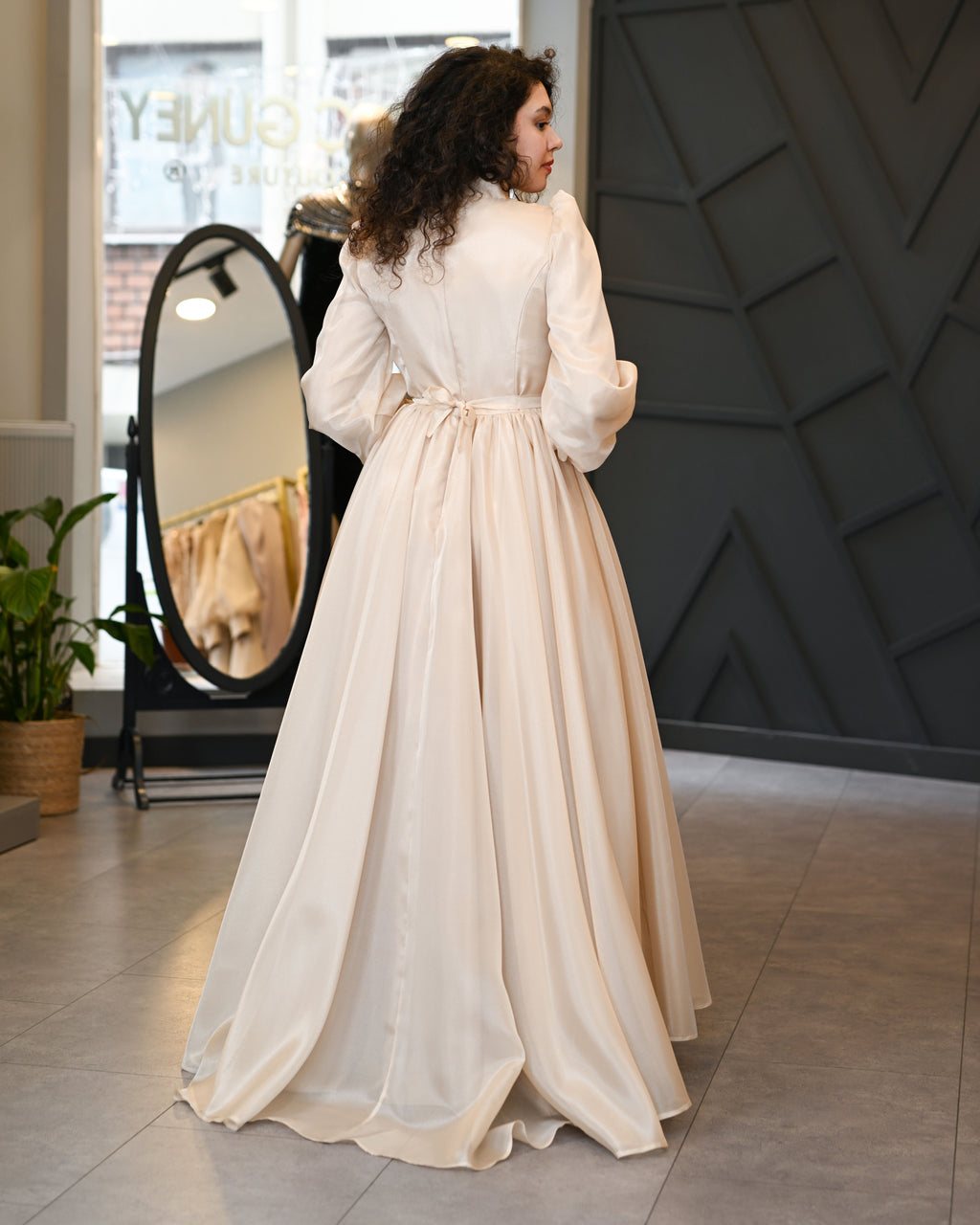 Uzun Kollu Tesettür İpek Organza Uzun Kloş Abiye Elbise