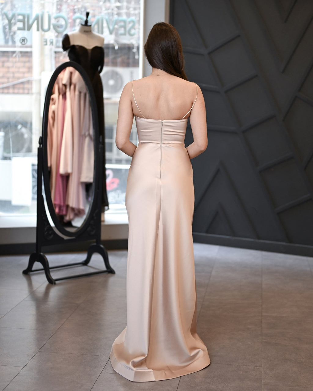 Drape Detaylı Tok Satenden Uzun Balık Abiye Elbise