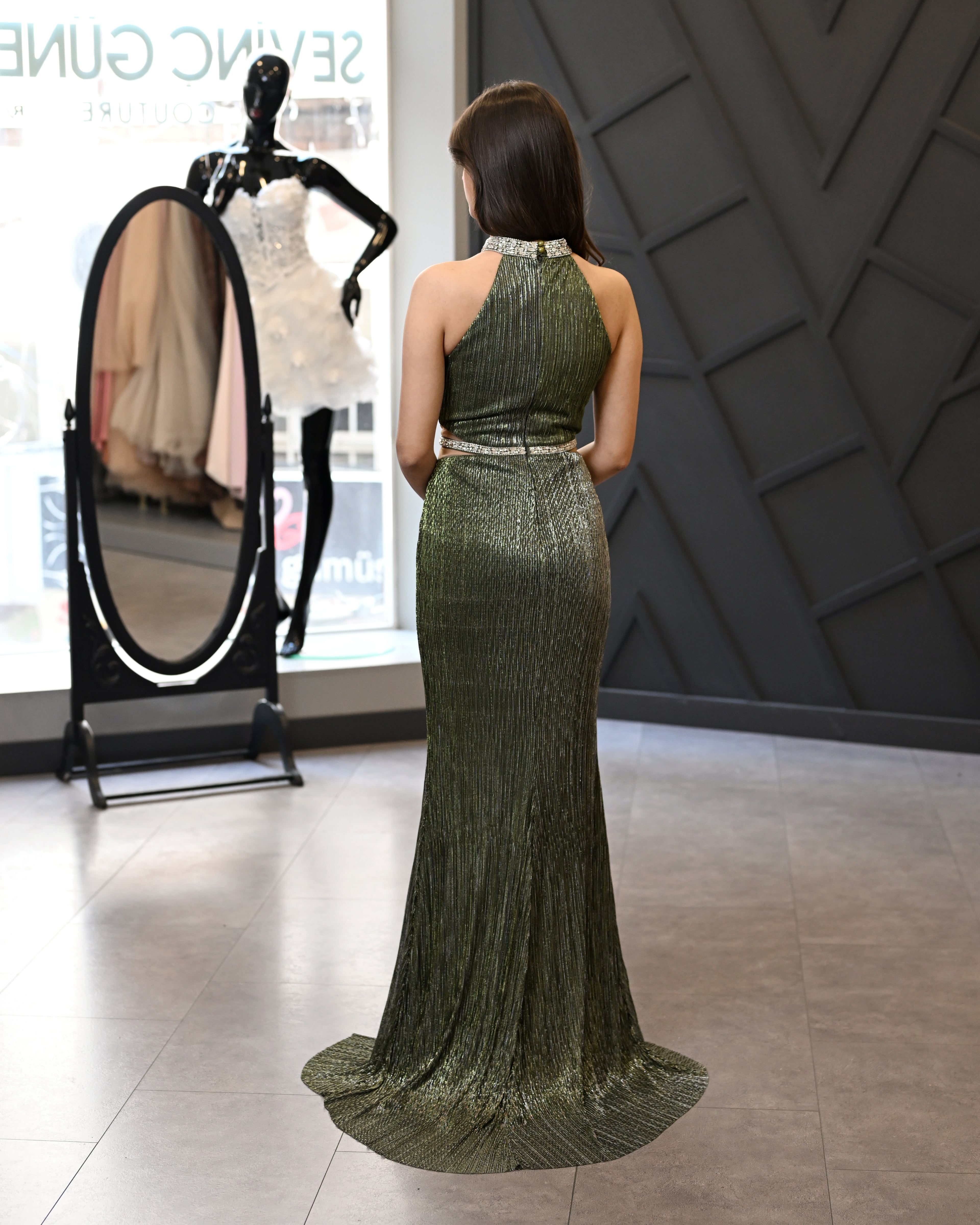 Taşlı Halter Yaka Balık Abiye Elbise